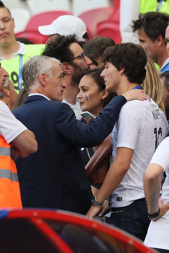 Didier Deschamps et son fils Dylan - Didier Deschamps retrouve sa famille dans les tribunes après la victoire de la France face à l'Argentine lors des 8ème de finale de la Coupe du monde à Kazan en Russie le 30 juin 2018. © Cyril Moreau/Bestimage