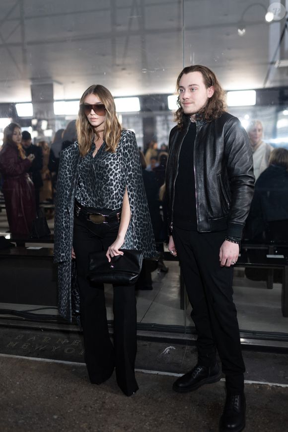 Le duo mère fille enchaîne les apparitions dans les défilés Pucci, Valentino ou Michael Kors.

La princesse Vittoria de Savoie au défilé Michael Kors Automne/Hiver 2024-2025 lors de la Fashion Week à New York (NYCFW) au 101 7th Avenue, à New York City, New York, Etats-Unis, le 13 février 2024. Tiziano Da Silva / Bestimage