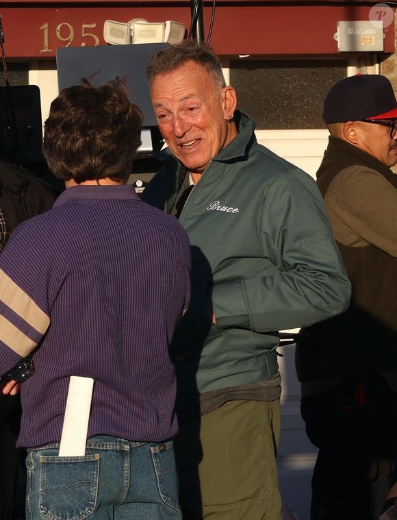 Bruce Springsteen, Jeremy Allen White, et Odessa Young sur le set de Deliver Me From Nowhere à Bayonne New Jersey Backgrid USA / Bestimage