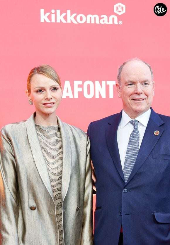 Le prince Albert II de Monaco et la princesse Charlène de Monaco au photocall de la cérémonie de remise des étoiles Michelin au Grimaldi Forum de Monaco, le 16 mars 2026. 1 étoile, 7 nouveaux 2 étoiles et 1 nouveau 3 étoiles pour l'édition 2026. © Claudia Albuquerque/Bestimage