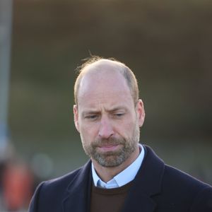 Il s’est dit profondément attristé par la perte de cet homme qu’il admirait énormément.

Le prince de Galles lors d'une visite à la plage de Colwyn Bay avec des membres du Youth Ocean Network de la Marine Conservation Society lors de sa visite dans le nord du Pays de Galles. Photo par PA Photo/ Bestimage