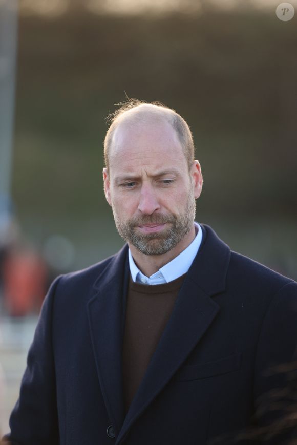 Il s’est dit profondément attristé par la perte de cet homme qu’il admirait énormément.

Le prince de Galles lors d'une visite à la plage de Colwyn Bay avec des membres du Youth Ocean Network de la Marine Conservation Society lors de sa visite dans le nord du Pays de Galles. Photo par PA Photo/ Bestimage