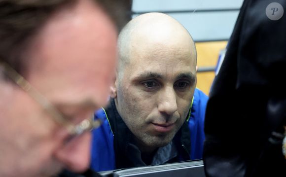 Cédric Jubillar arrive dans le box des accusés au tribunal d'Albi pour son procès pour meurtre par conjoint le 22 septembre 2025
© Dominique Jacovides / Bestimage