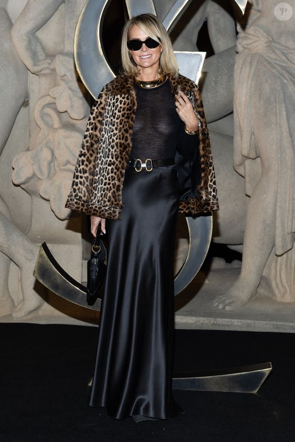 La Fashion Week parisienne rassemble de nombreuses célébrités, dont Iris Law, Lila Moss, Michelle Pfeiffer et Zoe Kravitz.

Laeticia Hallyday - Photocall du défilé Saint Laurent "Collection Femme Prêt-à-Porter Automne/Hiver 2026-2027" lors de la Fashion Week de Paris, le 3 mars 2026

© Cyril Moreau / Bestimage