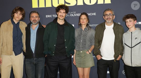 Alexis Rosenstiehl, Olivier Nakache, Louis Garrel, Camille Cottin, Eric Toledano et Simon Boublil - Première du film "Juste une illusion" au cinéma Le Grand Rex à Paris le 22 mars 2026. © Coadic Guirec/Bestimage
