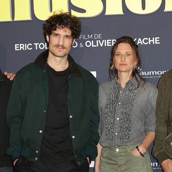 Alexis Rosenstiehl, Olivier Nakache, Louis Garrel, Camille Cottin, Eric Toledano et Simon Boublil - Première du film "Juste une illusion" au cinéma Le Grand Rex à Paris le 22 mars 2026. © Coadic Guirec/Bestimage