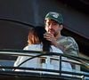 Les deux se sont rencontrés en 2017 dans un restaurant à Porto Rico, peu après un concert du chanteur.

Bad Bunny est aperçu à Stockholm à l'approche de son concert à la Strawberry Arena, accompagné de Gabriela Berlingeri, devant le Grand Hôtel de Stockholm, le 9 juillet 2026.