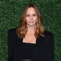 La nouvelle collection signée Stella McCartney et H&M s’annonce incontournable : découvrez les pièces essentielles à avoir dans votre dressing