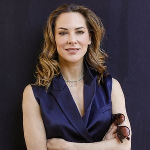 Membre du Jury Documentaires, Mélissa Theuriau en photocall pour Cannes Séries sur la plage du Mariott à Cannes, France, le 18 avril 2023. © Denis Guignebourg/BestImage