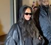 Et pour la présenter au monde, elle l'a déjà vêtue d'une pièce luxueuse.

Rihanna est passée faire du shopping aux Galeries Lafayette à Paris le 6 avril 2026.