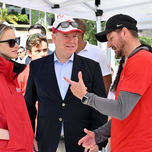 Le prince Albert II de Monaco et la princesse Charlene ont participé à la Road Safety Day, une journée de sensibilisation et de sport pour toute la famille dédié à la sécurité routière à vélo et à l'initiation des jeunes au sport, à Monaco organisée par la Fondation Princesse Charlene, le 23 mars 2025.  © Bruno Bebert/Bestimage