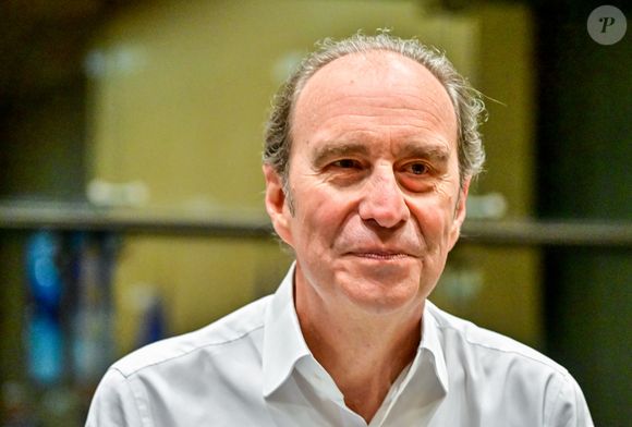 Xavier Niel, fondateur d'Iliad et de Free, actionnaire du groupe de production audiovisuelle Mediawan, lors d'une audition devant la Commission d'enquête sur la neutralité, le fonctionnement et le financement de l'audiovisuel public à l'Assemblée nationale à Paris, France, le 2 avril 2026. © Christian Liewig/Bestimage