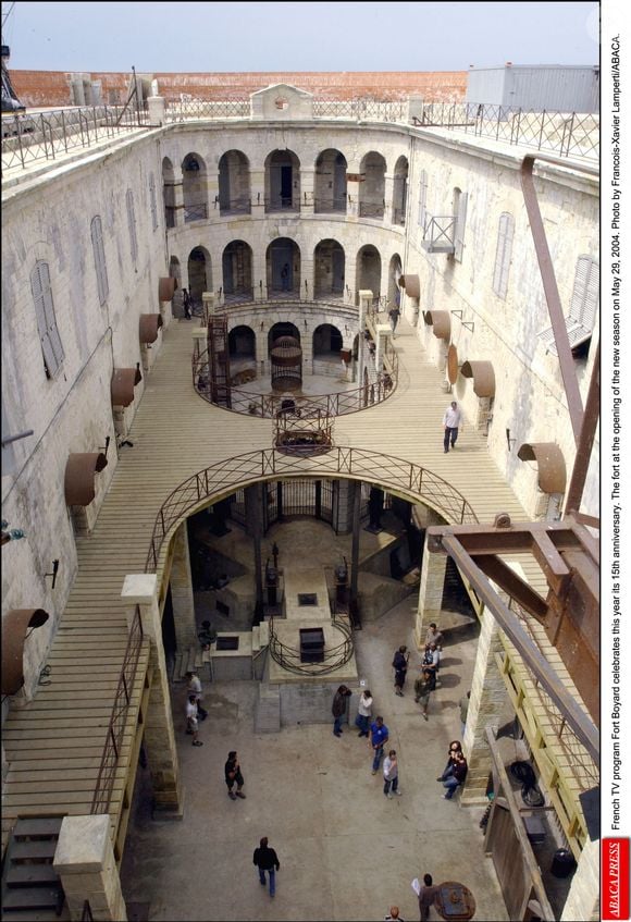 L'émission Fort Boyard fête cette année ses 15 ans. Le fort à l'ouverture de la nouvelle saison, le 29 mai 2004. Photo : François-Xavier Lamperti/ABACA.