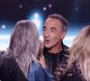 Amel Bent a d'abord cru qu'il s'agissait du chanteur Garou.

Nikos Aliagas sur le plateau de l'émission "The Voice"