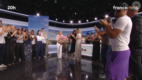 Dernier J.T de Anne-Sophie Lapix sur France 2 le 26 Avril 2025.
© Capture d'ecran France TV via Bestimage