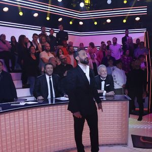 Exclusif - Cyril Hanouna, sur le plateau de l’émission « TPMP » La dernière sur C8,  présentée par C.Hanouna et diffusée en direct sur C8, Paris, France, le 27 fevrier 2025. © Jack Tribeca / Bestimage