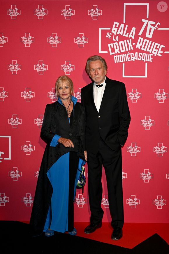 L'artiste Bernar Venet et sa femme Diane - 76ème Bal de la Croix Rouge dans la salle des Etoiles à Monaco le 12 juillet 2025. © Bruno Bebert/Bestimage