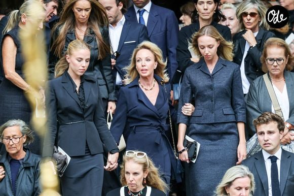 Camilla de Bourbon des Deux-Siciles , ses filles, la princesse Maria Carolina de Bourbon des Deux-Siciles et Maria Chiara de Bourbon des Deux-Siciles - Sortie des obsèques de Mathilde Favier en l'église Saint-Sulpice à Paris le 31 aout 2026. © Dominique Jacovides-Cyril Moreau/Bestimage