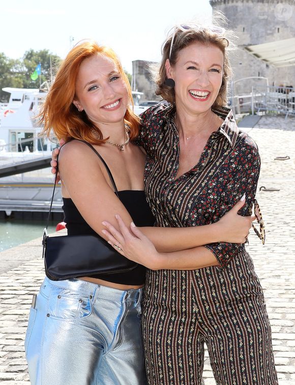 Chloé Jouannet et Alexandra Lamy - Photocall de "Touchées" lors de la 24ème édition du Festival de la Fiction TV de la Rochelle. Le 14 septembre 2022
© Patrick Bernard / Bestimage