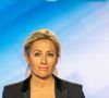 Alors que plusieurs noms circulaient quant à son ou sa potentielle remplaçante, celui d’une célèbre journaliste revient de plus en plus.

La journaliste française Anne Sophie Lapix sur le plateau de l'émission spéciale sur les élections présidentielles de la télévision publique française France 2, à Paris, France, le 10 avril 2022. Photo par Ammar Abd Rabbo/ABACAPRESS.COM