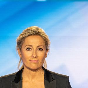 Alors que plusieurs noms circulaient quant à son ou sa potentielle remplaçante, celui d’une célèbre journaliste revient de plus en plus.

La journaliste française Anne Sophie Lapix sur le plateau de l'émission spéciale sur les élections présidentielles de la télévision publique française France 2, à Paris, France, le 10 avril 2022. Photo par Ammar Abd Rabbo/ABACAPRESS.COM