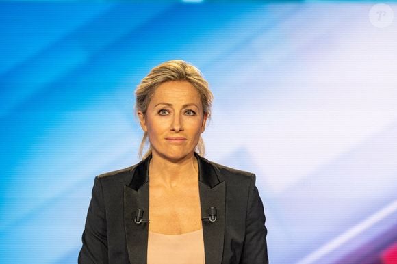 Alors que plusieurs noms circulaient quant à son ou sa potentielle remplaçante, celui d’une célèbre journaliste revient de plus en plus.

La journaliste française Anne Sophie Lapix sur le plateau de l'émission spéciale sur les élections présidentielles de la télévision publique française France 2, à Paris, France, le 10 avril 2022. Photo par Ammar Abd Rabbo/ABACAPRESS.COM
