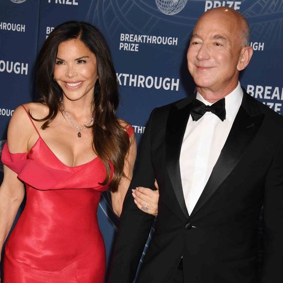 Jeff Bezos et Lauren Sanchez, le 5 avril 2025, à Santa Monica, pour la 11e Breakthrough Prize Ceremony. Photo Press Service / BESTIMAGE