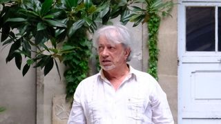 "J'y vais souvent" : Dans ce petit village de 300 habitants en Bretagne, loin de sa maison parisienne, Hervé Vilard prend du bon temps