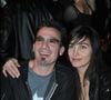 Si leur histoire d'amour dure depuis leur rencontre sur une péniche à Paris en 1993, les débuts n'ont pas été d'une grande évidence entre le chanteur et l'argentine, mariés depuis 2006 et parents de deux enfants : Inca, né en 1996, et All, née en 1999.

Florent Pagny et sa femme Azucena lors du 25ème Festival Automobile International aux Invalides, à Paris, en février 2010.

BALDINI / BESTIMAGE