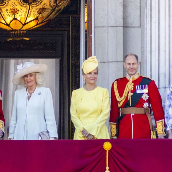 "Une centaine d'entre elles se seront exclues d'elles-mêmes dès la première ligne de la candidature avec les mots..." 

Le prince William, prince de Galles, Catherine (Kate) Middleton, princesse de Galles, le prince George de Galles, le prince Louis de Galles, la princesse Charlotte de Galles, le roi Charles III d'Angleterre, Camilla Parker Bowles, reine consort d'Angleterre, Sophie Rhys-Jones, duchesse d'Edimbourg, le prince Edward, duc d'Edimbourg, Louise Mountbatten-Windsor (Lady Louise Windsor), la princesse Anne, son mari Timothy Laurence et Le prince Edward, duc de Kent - Les membres de la famille royale britannique au balcon du Palais de Buckingham lors de la parade militaire "Trooping the Colour" à Londres, Royaume Uni, le 15 juin 2024. © Ian Vogler/MirrorPix/Bestimage