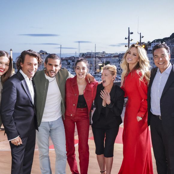 Noémie Merlant, Sanda Codreanu , Bertrand Chameroy, Sofiane Zermani (Fianso), Souheila Yacoub, Anne-Elisabeth Lemoine, Adriana Karembeu, Patrick Cohen, Pierre Lescure sur le plateau de 'émission "C à vous" lors du 77ème Festival International du Film de Cannes le 17 mai 2024. © Jack Tribeca / Bestimage