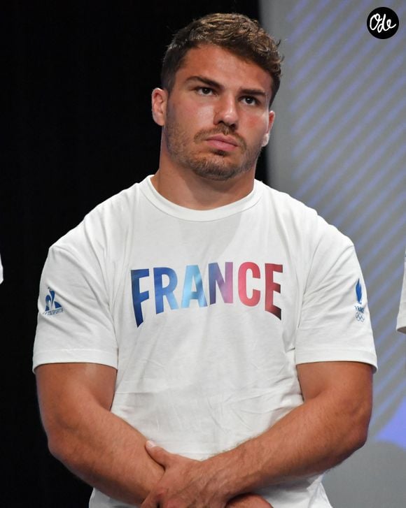 Figure bien connue de Castelnau-Magnoac, elle avait tenu l'hôtel Dupont avec son mari pendant plusieurs décennies.

Antoine Dupont Conférence de presse de l'équipe de France de rugby à 7 pour les Jeux Olympiques Paris 2024 lundi 22 Juillet 2024 Club France Porte de la Villette Paris
