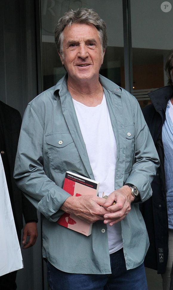 Exclusif -  François Cluzet à la sortie de la radio RTL à Paris le 12 septembre 2023.

© Jonathan Rebboah / Panoramic / Bestimage