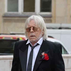 Mariage du chanteur Renaud avec sa compagne Christine, qu'il aime appeler Cerise, en référence a ses boucles d'oreilles fetiches portées ce jour, et celui de leur rencontre. Le 4 mai 2024 à la mairie du 14e arrondissement de Paris © Gimmick/SIPA