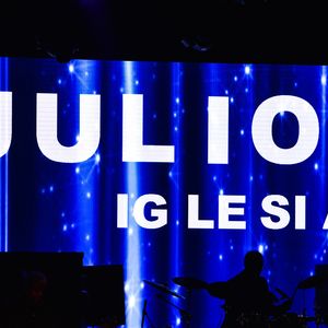 Julio Iglesias sur la scène du Sporting à Monaco à l'occasion du Monte-Carlo Sporting Summer Festival le 29 juillet 2016 © Lionel Urman / Bestimage