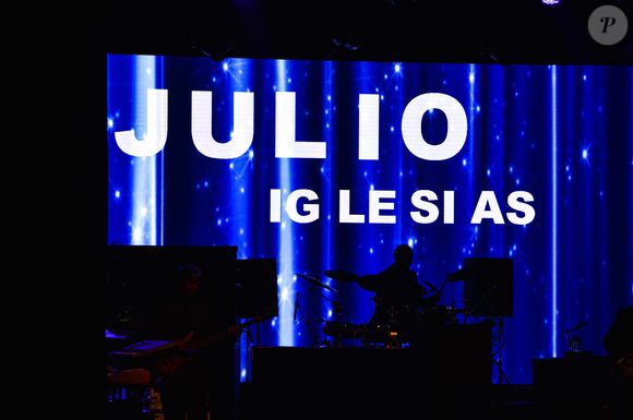 Julio Iglesias sur la scène du Sporting à Monaco à l'occasion du Monte-Carlo Sporting Summer Festival le 29 juillet 2016 © Lionel Urman / Bestimage