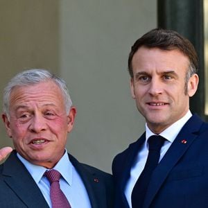 Le président Emmanuel Macron accueille le roi Abdallah II de Jordanie au palais de l'Elysée à Paris le 19 mars 2025.

© Christian Liewig / Bestimage