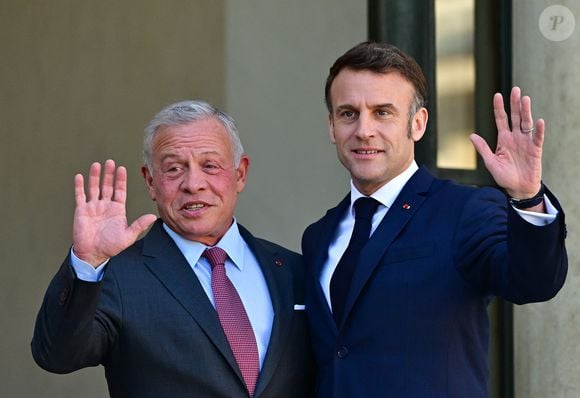 Le président Emmanuel Macron accueille le roi Abdallah II de Jordanie au palais de l'Elysée à Paris le 19 mars 2025.

© Christian Liewig / Bestimage