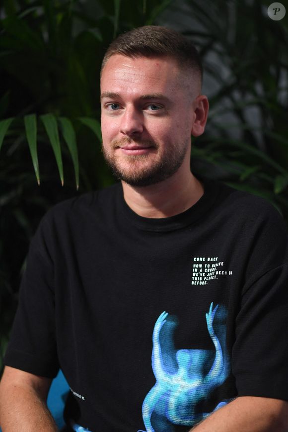 Jeremstar lors du "Festival du Livre de Paris", qui se tient du 21 au 23 avril 2023 au Grand Palais Ephémère. Paris, le 22 avril 2023.