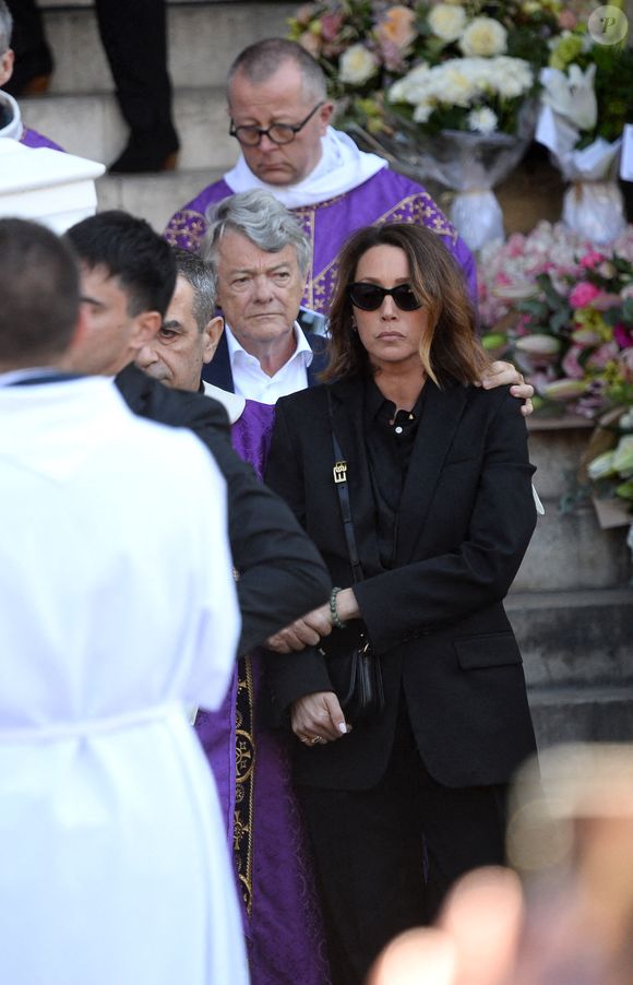 L'ancien compagnon de l'actrice Jean-Louis Borloo était également présent

Laura Smet, Jean-Louis Borloo - Sorties des obsèques de Nathalie Baye en l'église Saint-Sulpice à Paris le 24 avril 2026. Clement Prioli / Bestimage