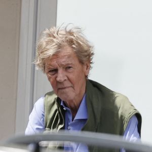 Après plusieurs semaines d'hospitalisation, le prince Ernst-August de Hanovre quitte l'hôpital Ruber International à Madrid, le 21 avril 2025.