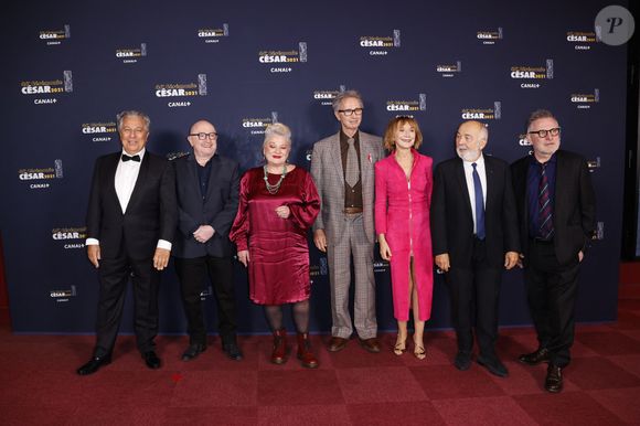Christian Clavier, Michel Blanc, Josiane Balasko, Thierry Lhermitte, Marie-Anne Chazel, Gérard Jugnot et Bruno Moynot lors du photocall lors de la 46ème cérémonie des César à l'Olympia à Paris, France, le 12 mars 2021.© Thomas Samson / Pool / Bestimage