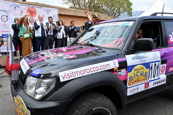 Le prince Albert II de Monaco a donné le départ de la 34eme édition du Rallye des Gazelles, depuis le chapiteau de Fonvieille à Monaco, en compagnie de Dominique Serra, la fondatrice et présidente du Rallye, de la marraine de coeur pour 2025, Luana Belmondo, Nadia Fettah Alaoui, la ministre de l'Economie et des Finances du Royaume du Maroc, du président du Conseil National Monégasque, Thomas Brezzo, et des personnalités du gouvernement, le 12 avril 2025© Bruno Bebert / Bestimage