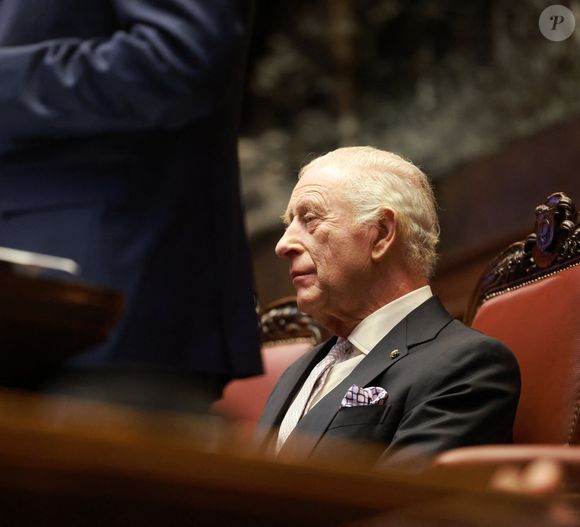 Le roi Charles III d'Angleterre, prononce un discours devant le Parlement italien, en présence de Camilla Parker Bowles, reine consort d'Angleterre, à Rome, le 9 avril 2025. (Mirrorpix / Bestimage).