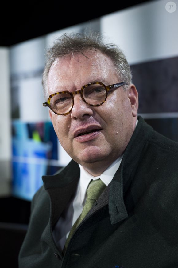 ce serait Bertrand Delais, à la tête du pôle documentaire de France TV Studio !

Exclusif - Bertrand Delais, Pdg de la chaine LCP sur le plateau de l'émission Débatdoc (chaine LCP) à Paris le 7 novembre 2019.

© JB Autissier / Panoramic / Bestimage