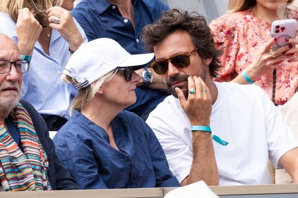 Bertrand Chameroy et Anne-Elisabeth Lemoine en tribunes lors des Internationaux de France de Tennis de Roland Garros 2025, à Paris, France, le 7 juin 2025. © Cyril Moreau/Bestimage