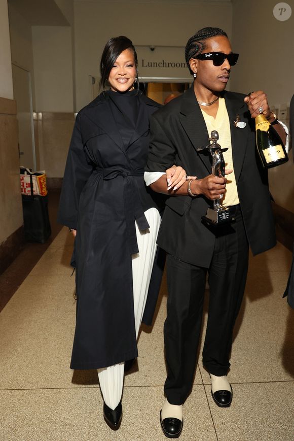 Rihanna a fait son premier tapis rouge depuis la naissance de son troisième enfant.

New-York -  Rihanna et A$AP Rocky aux CFDA Fashion Awards, au musée américain d’histoire naturelle à New York.
GOFF  / BESTIMAGE