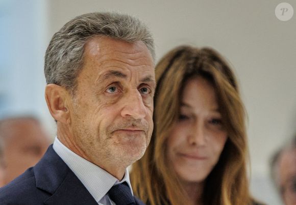 Nicolas Sarkozy est désormais détenu à la prison de la Santé à Paris.

Paris, France : L’ancien président français Nicolas Sarkozy et son épouse Carla Bruni (à droite) après le verdict de son procès pour financement illégal de campagne provenant de Libye lors de sa campagne présidentielle victorieuse de 2007, au Tribunal de Paris à Paris. (Credit Image: © Sadak Souici/ZUMA Press Wire)