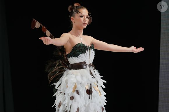 Marie Denigot-Hamon (coiffure Franck Provost / maquillage SLA make up Academy) - Défilé du 24ème Salon du Chocolat à Paris en faveur de l'association Mécénat Chirurgie Cardiaque au Parc des Expositions de la Porte de Versailles à Paris le 30 octobre 2018. Pour la 2ème année consécutive, le Salon du Chocolat a propsé en série limité 3000 places pour sa cérémonie d'ouverture dont le montant de la vente sera reversé à l'association Mécénat Chirurgie Cardiaque pour offrir un coeur tout neuf à plusieurs enfants malades. © CVS-Veeren/Bestimage