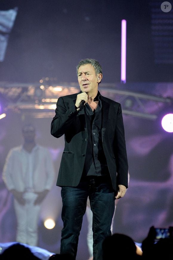 François Feldman en concert lors de Stars 80 à Bercy à Paris, France, le 21 décembre 2013. Photo de Nicolas Briquet/ABACAPRESS.COM
